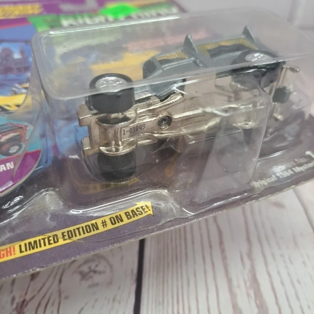 1997 Johnny Lightning Frightning Lightnings Gray Vampire Van Collector Edition